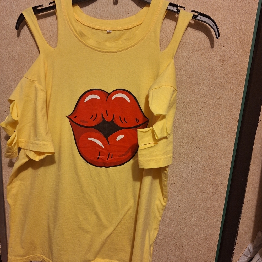 Big red kiss top cut for you